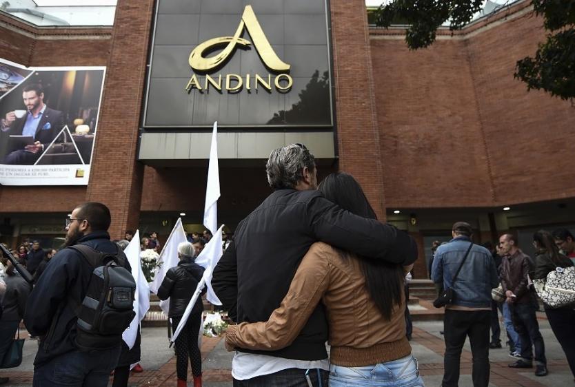 La Embajada Francesa hoy conmemora un año del atentado en el Centro Comercial Andino y además entregó el premio Julie Huynh