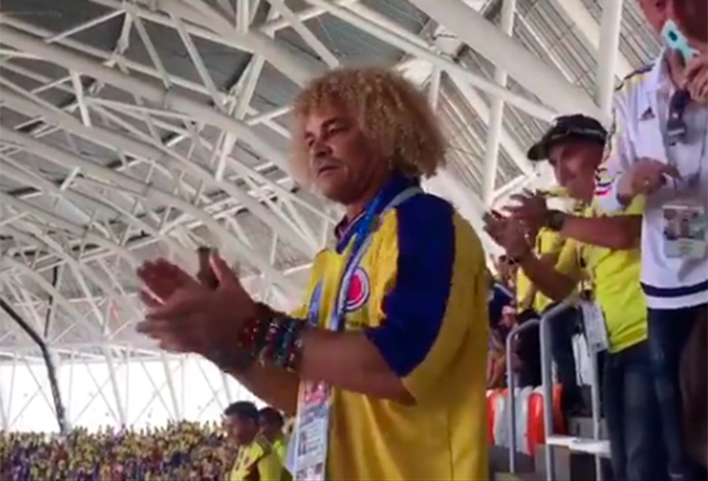 Pibe Valderrama sorprende a sus seguidores con cambio de look