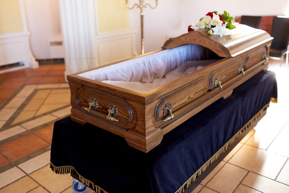 Abuelita declarada muerta se despertó en la funeraria