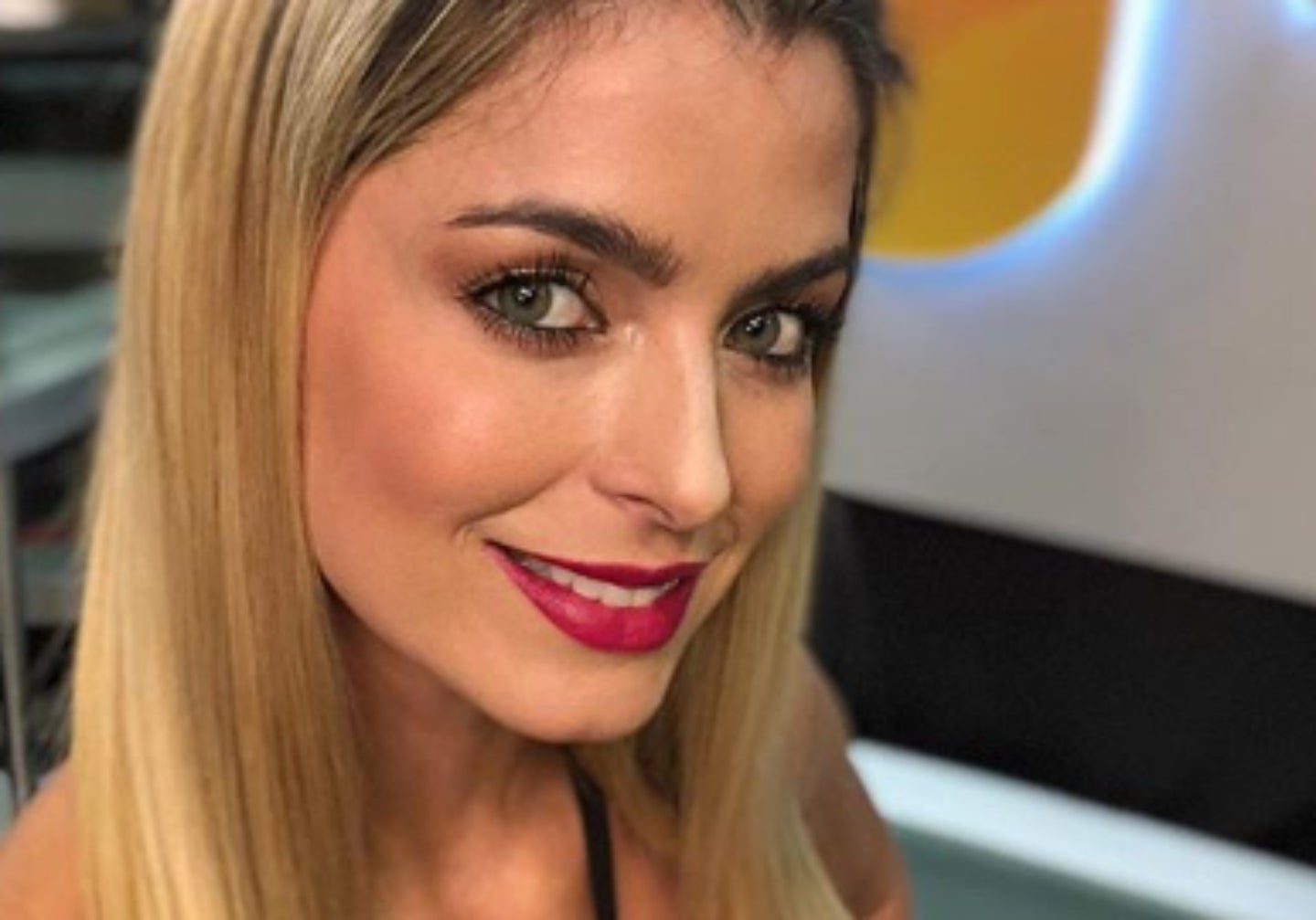 Cristina Hurtado posa sin maquillaje en portada de revista