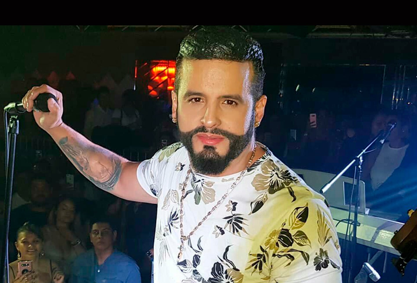 Nelson Velásquez, cantante vallenato, durante su presentación en Medellín