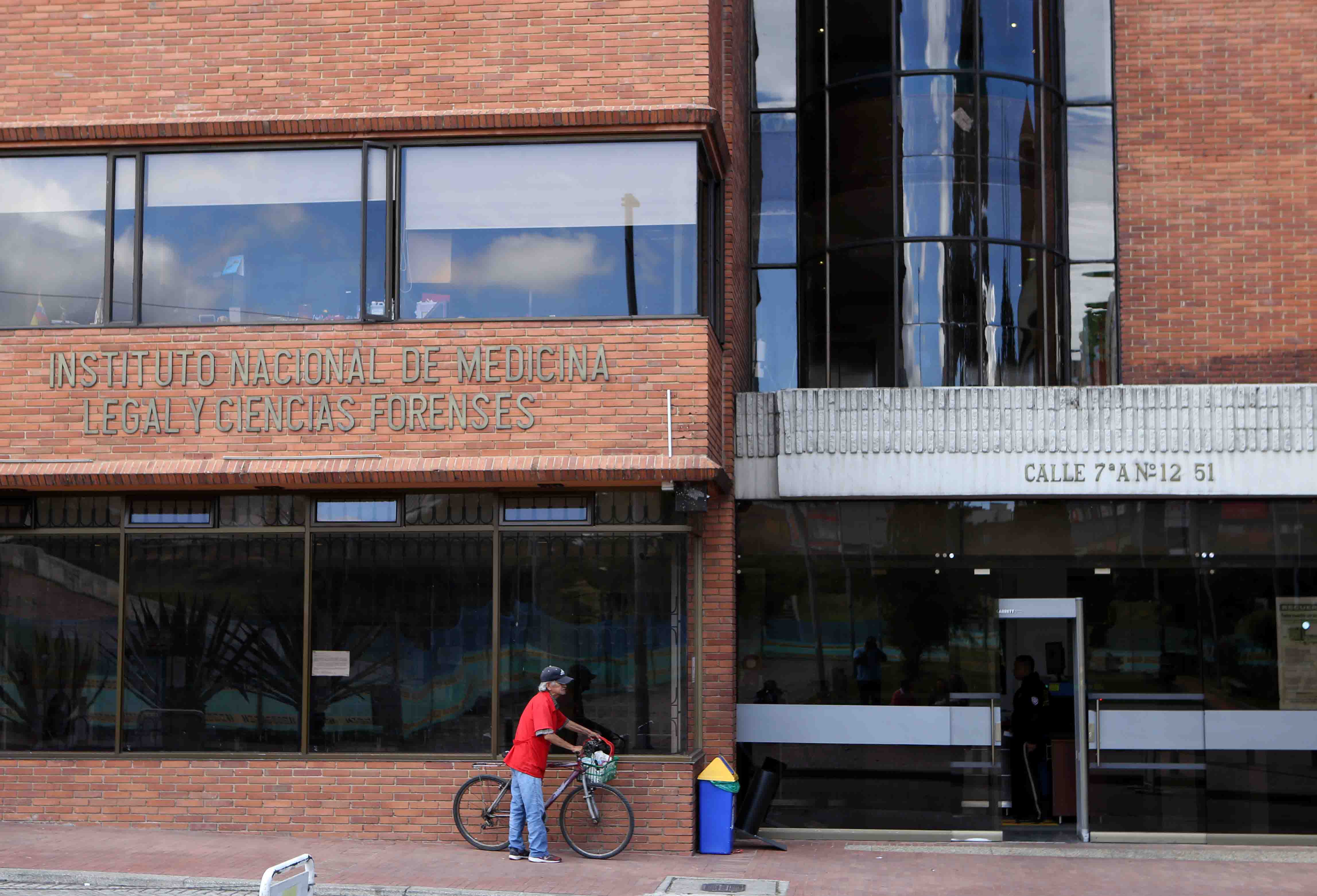 MEDICINA LEGAL DE BOGOTA FACHADA
