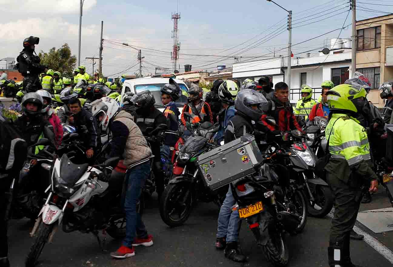 PROTESTAS PROHIBICION PARRILLERO HOMBRE ESMAD POLICIA