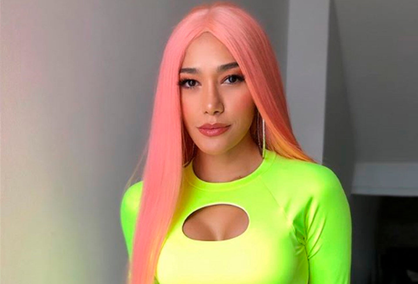 La cantante compartió en instagram un tema con términos bastante pesados para referirse a quienes la critican.