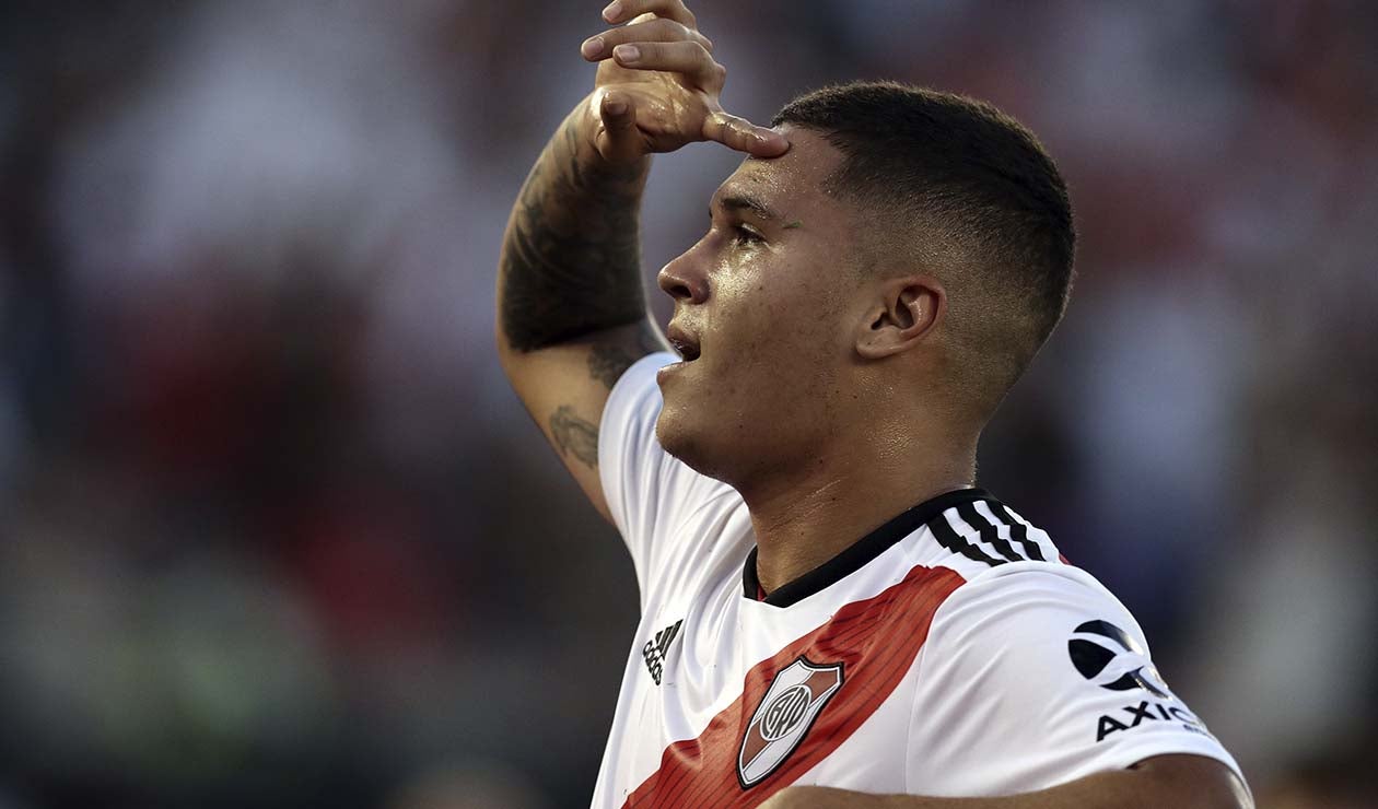 Juan Fernando Quintero celebrando un gol con River
