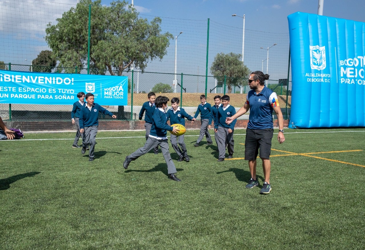 El parque Timiza, en Bosa (Sur de Bogotá), estrena cancha sintética