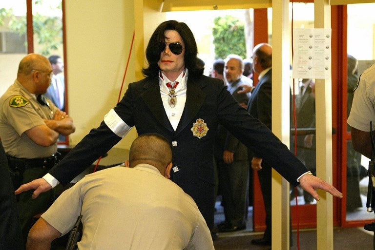 Michael Jackson ante la Corte de California en 2004