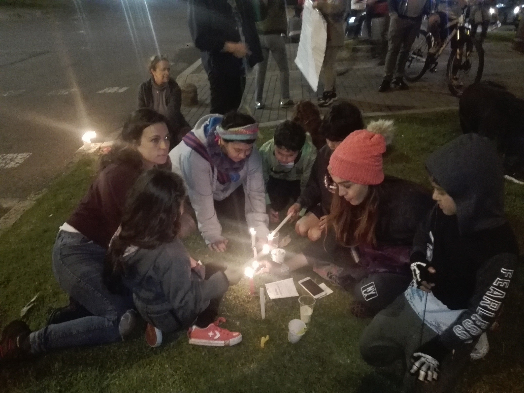 Velatón contra la tala de árboles en Bogotá - RCN Radio