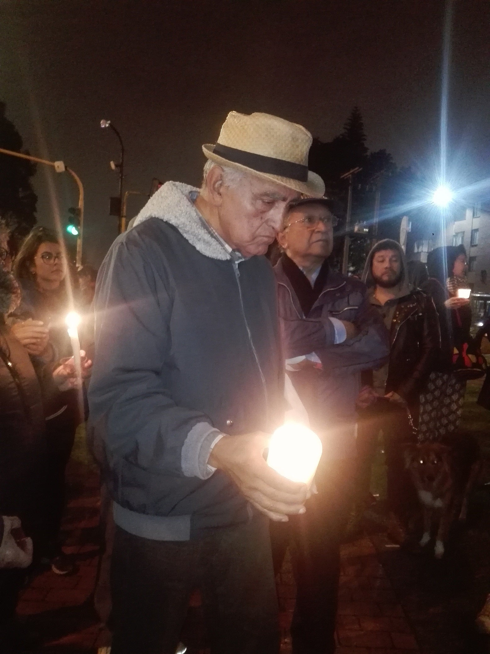 Velatón contra la tala de árboles en Bogotá - RCN Radio