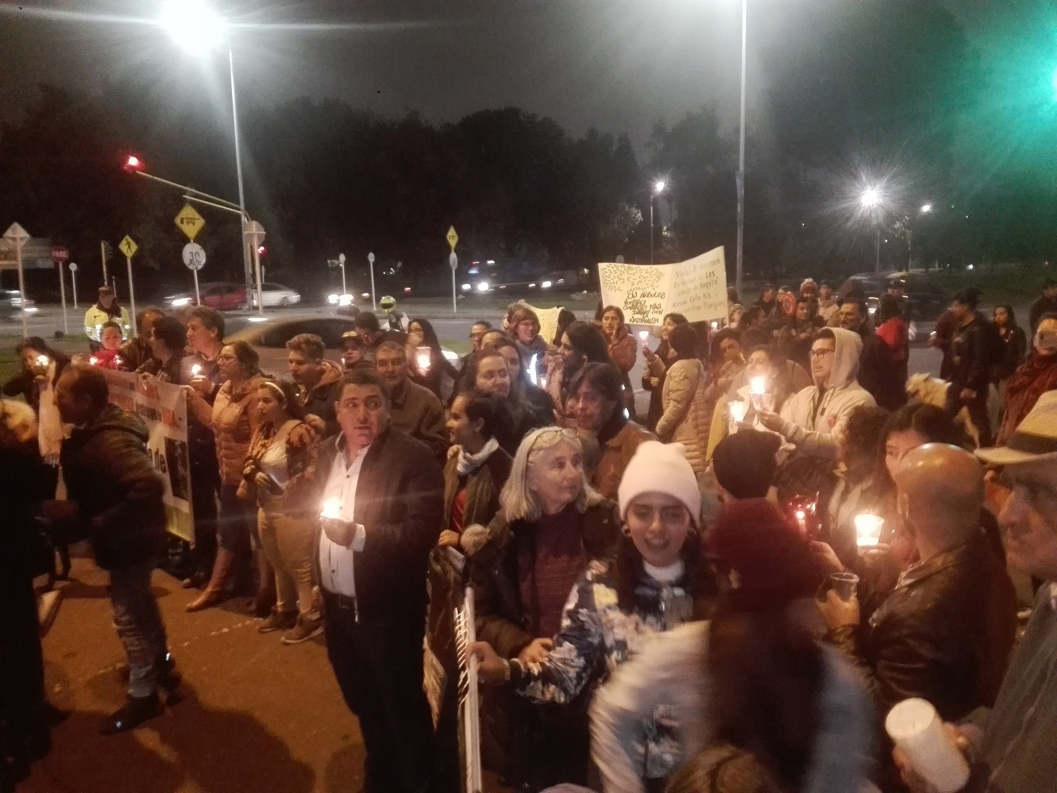 Velatón contra la tala de árboles en Bogotá - RCN Radio