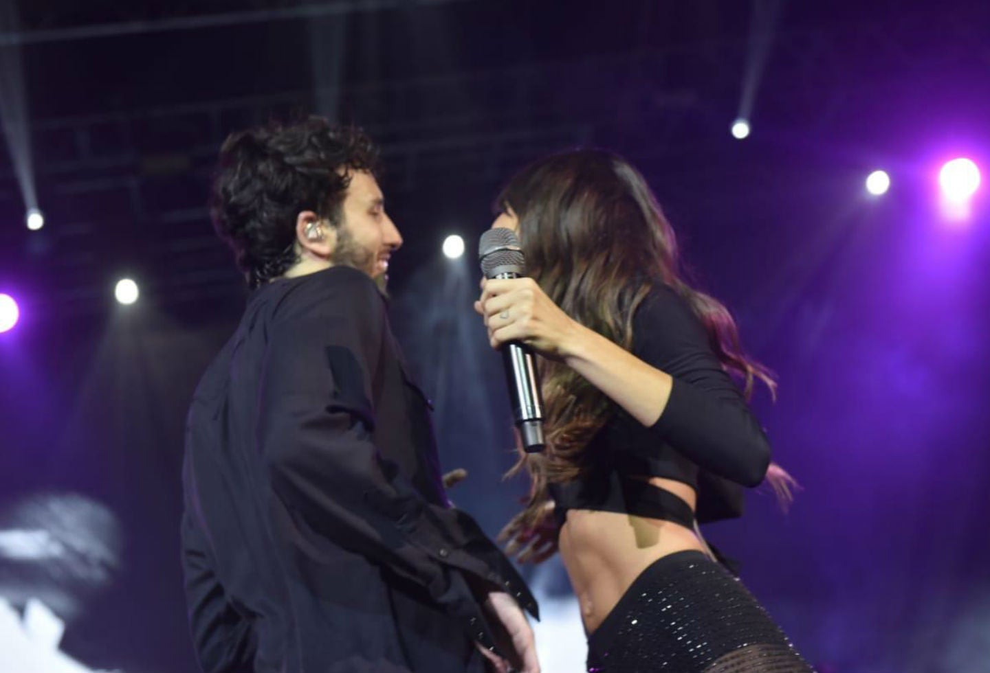 Beso de Sebastián Yatra y Tini Stoessel en Buenos Aires