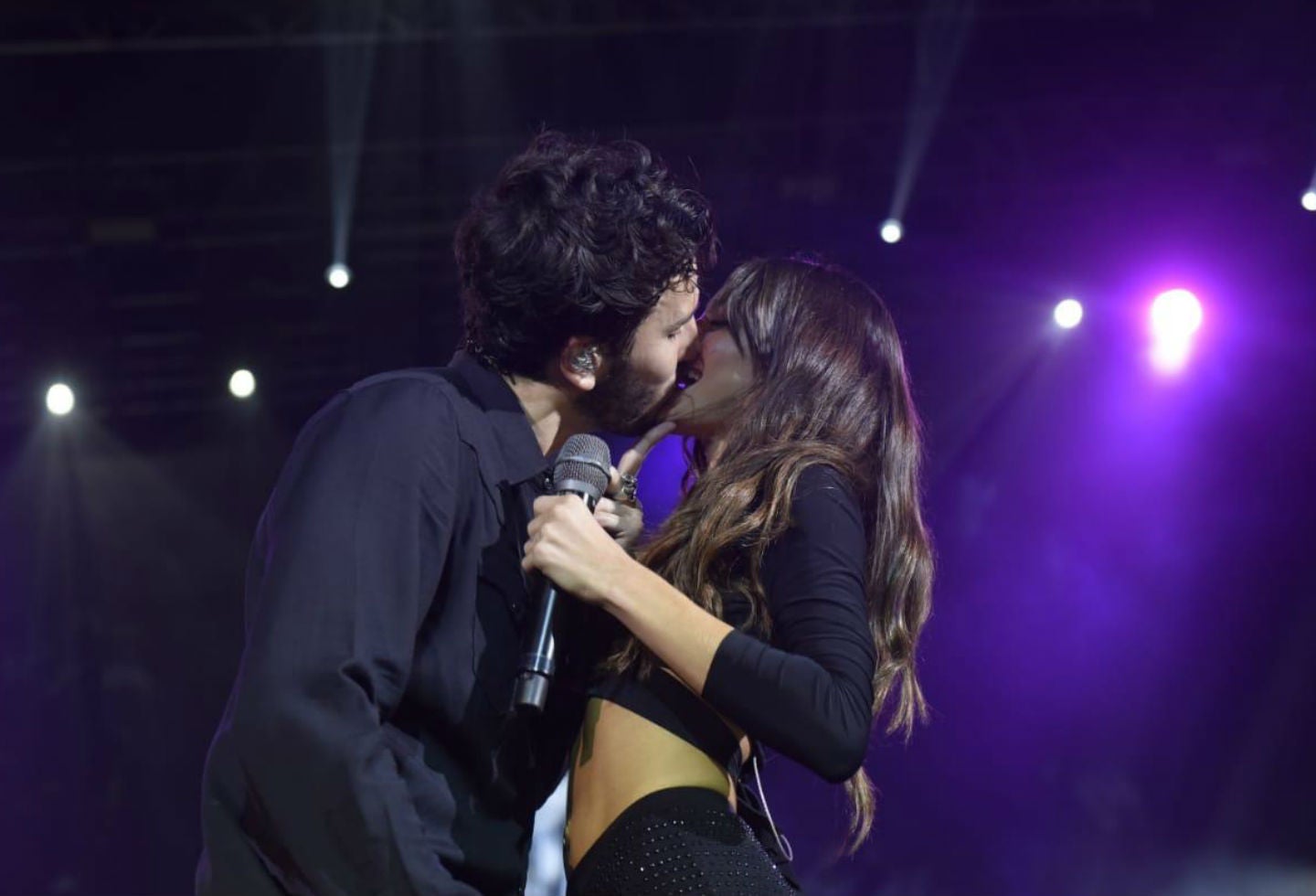 Beso de Sebastián Yatra y Tini Stoessel en Buenos Aires