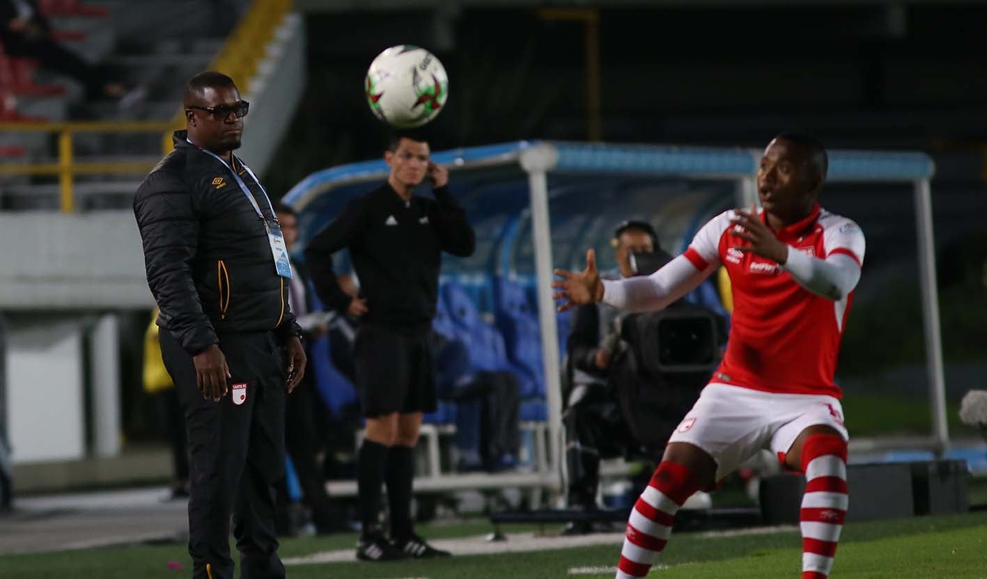 Léider Preciado fungiendo como técnico de Independiente Santa Fe ante Jaguares
