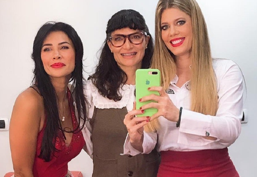 Lorna Cepeda junto a parte del elenco de 'Betty la fea'