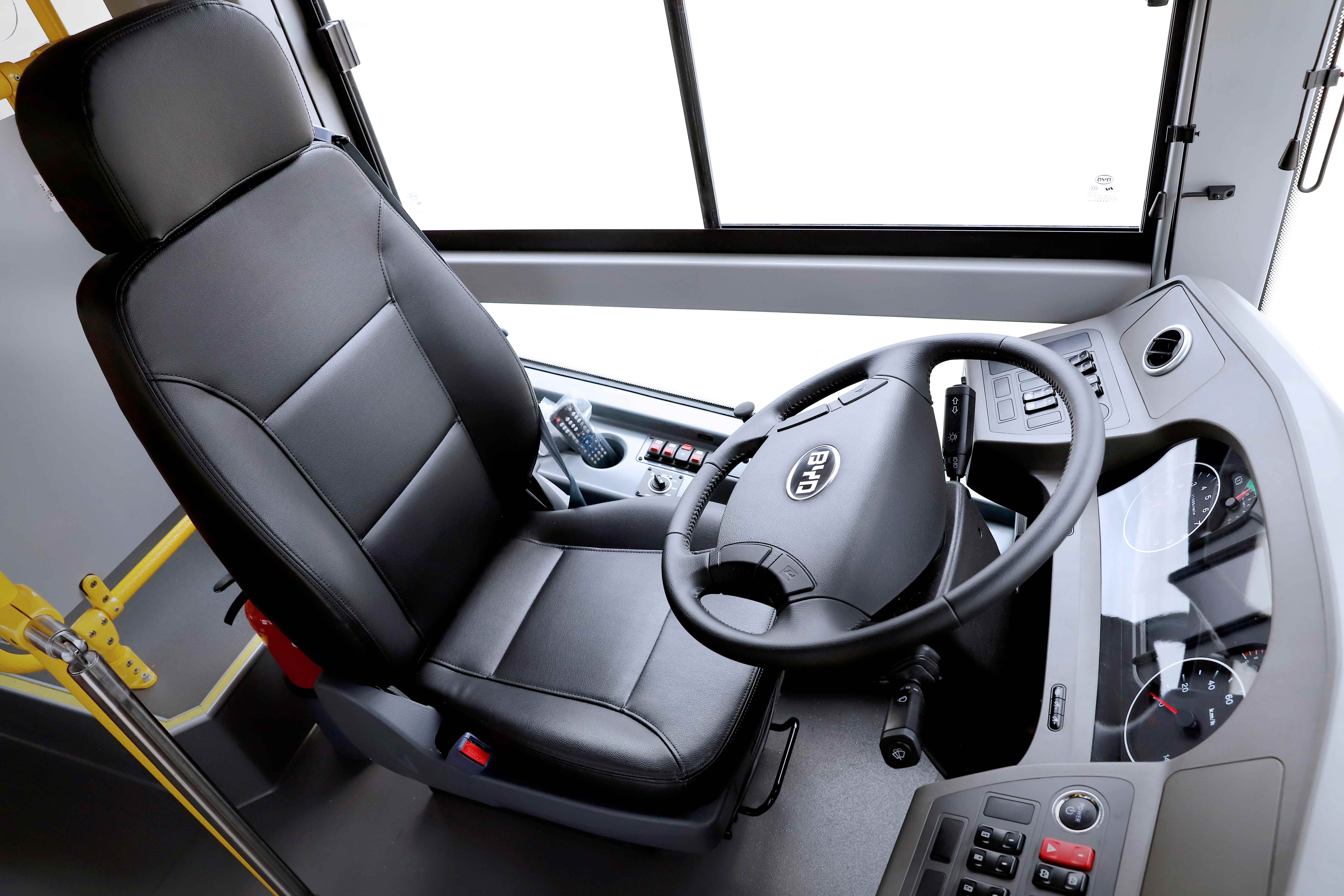 El primer autobús biarticulado 100% eléctrico del mundo