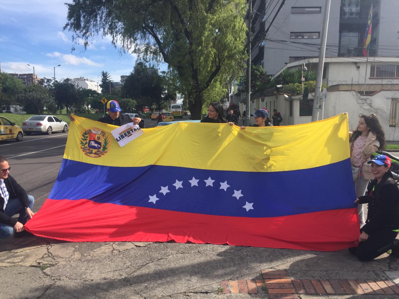 Ciudadanos venezolanos protestan en Bogotá