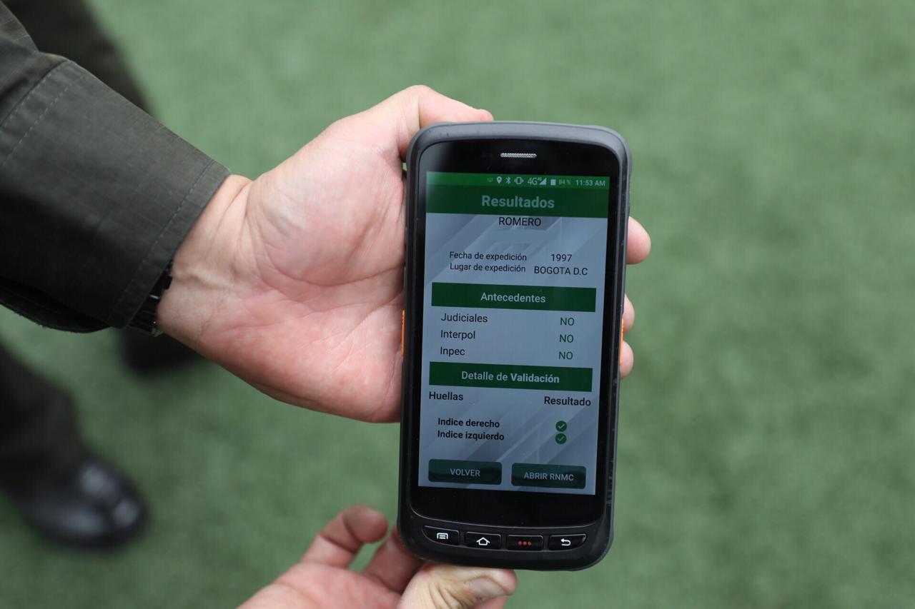 Identificación biométrica a la entrada del estadio El Campín