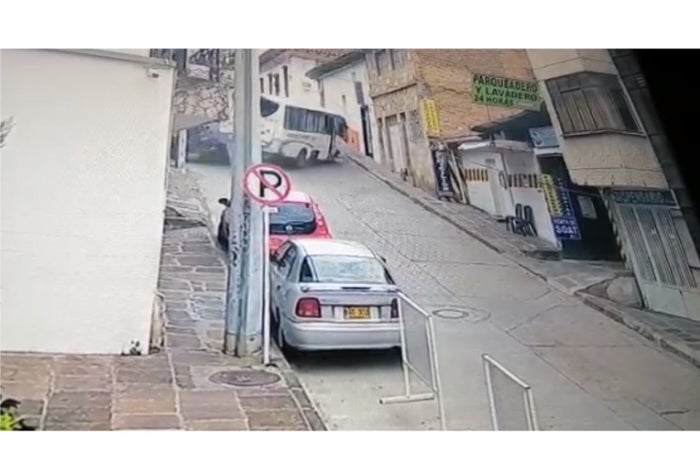 El aterrador accidente de tránsito de buseta en San Gil.