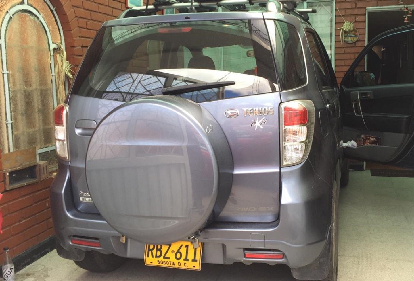 Auto hurtado en el barrio Castilla