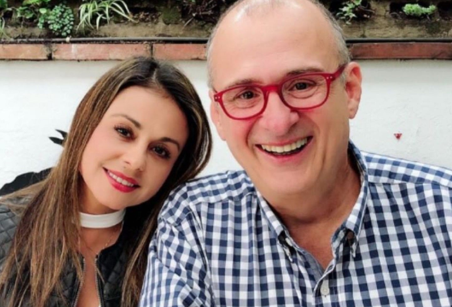Jota Mario y su esposa