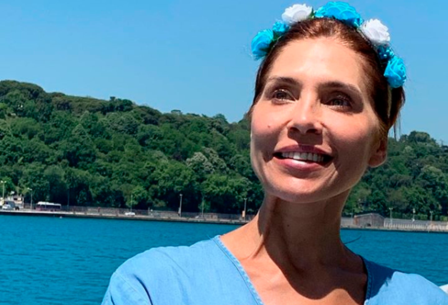 La actriz envió una jocosa respuesta a una joven que compartió una foto en vestido de baño, mostrando sus nalgas.