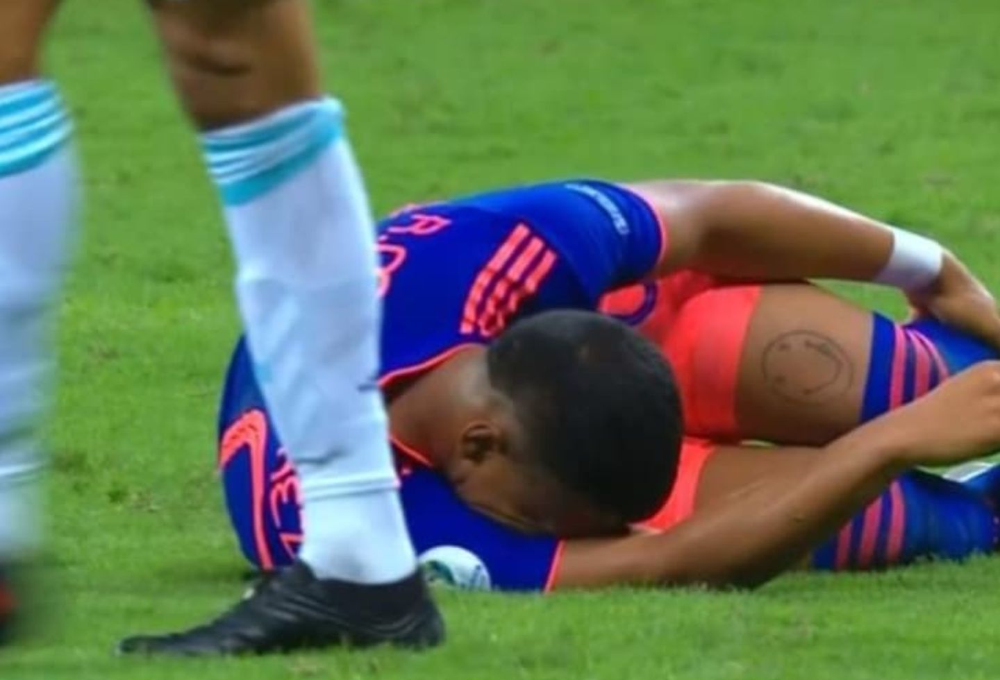 El jocoso tatuaje de Roger Martínez.