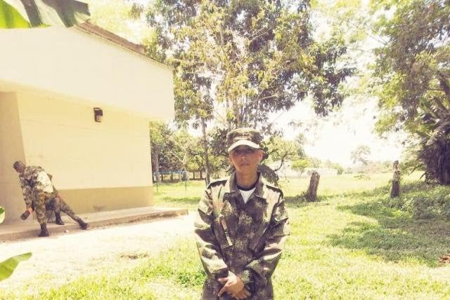 Jhonnier Jardane es el solado de 18 años que fue asesinado por hombres que abordo de motocicleta, le quitaron la vida en Ciudad Bolívar.