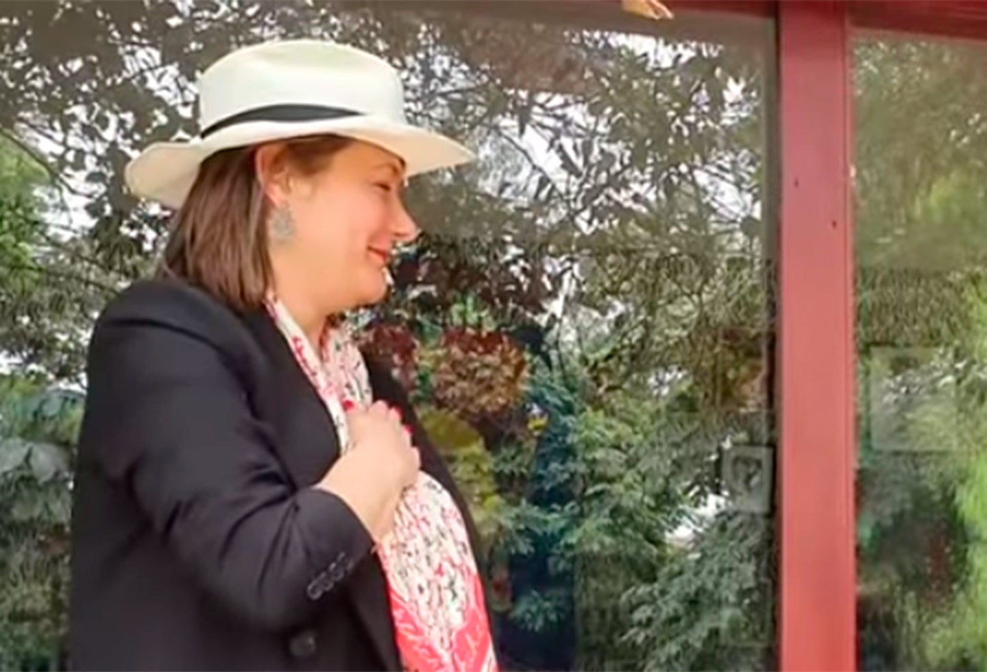 Ángela Garzón imitando al expresidente Álvaro Uribe