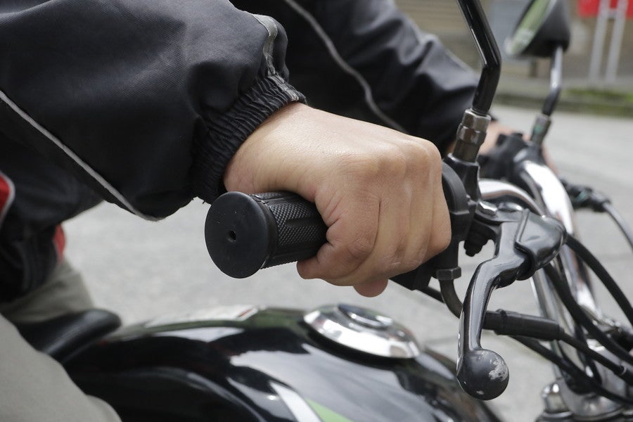 ¿Cada cuánto se debe hacer mantenimiento a una moto?