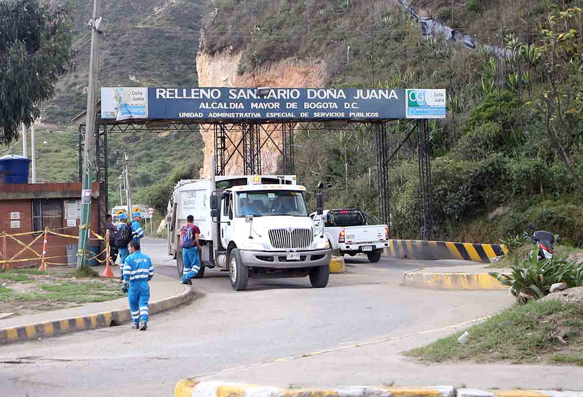 Relleno doña juana / basuras / camiones de basura / medio ambiente / doña juana