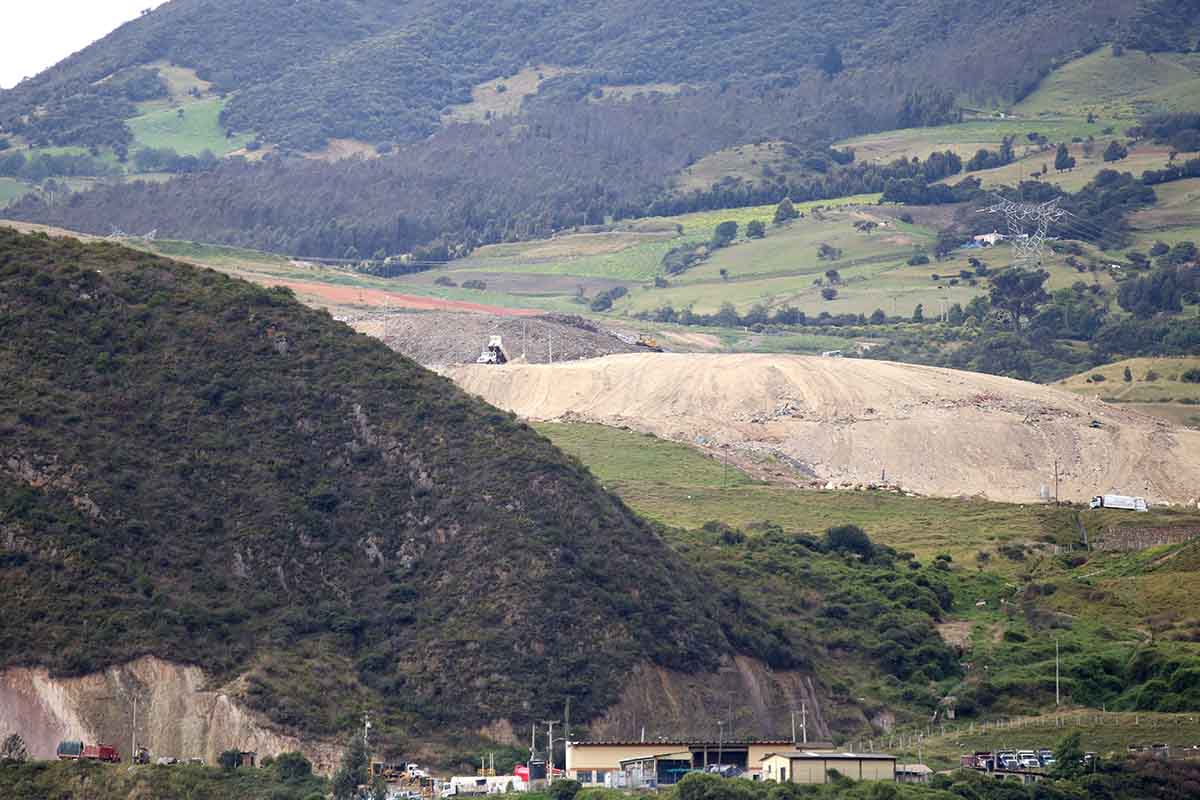 Relleno doña juana / basuras / camiones de basura / medio ambiente / doña juana