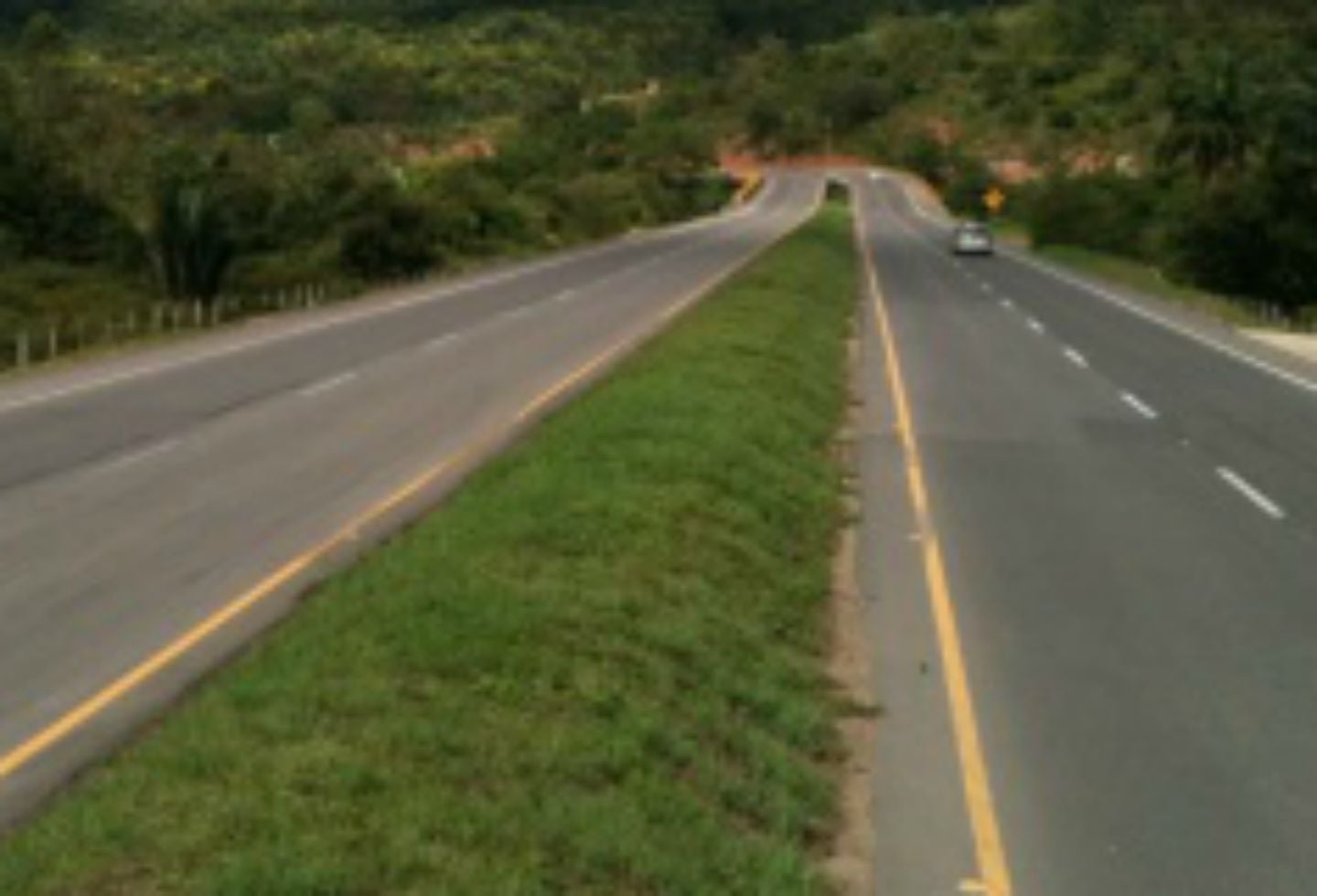 El pasado 7 de agosto en la doble calzada Bogotá – Tunja más exactamente en el Km 96 + 500, una menor de 15 años fue arrollada por un vehiculo adscrito a la Fuerza Naval. La víctima fue identificada como Karen Lorena Barreto Bohórquez quien cursaba décimo grado en el colegio central de la localidad.