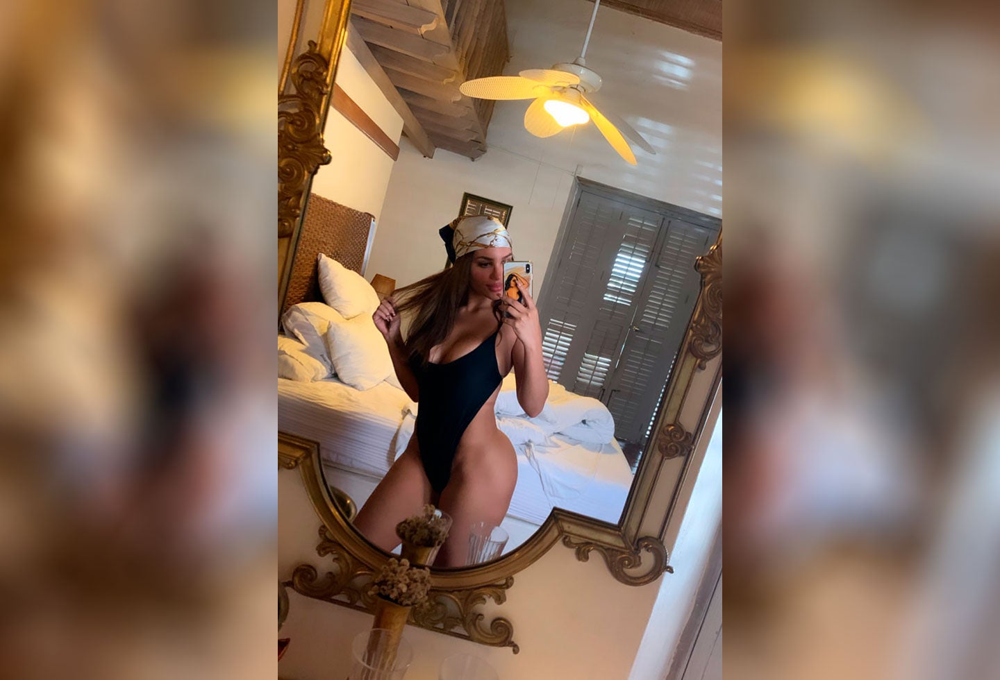 Andrea Valdiri luce un revelador vestido de baño