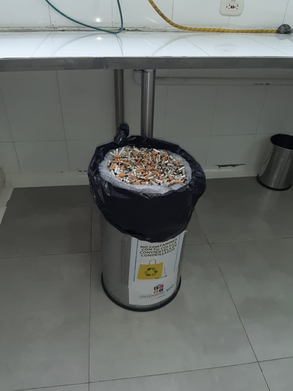 Proceso para reutilizar colillas de cigarrillo.