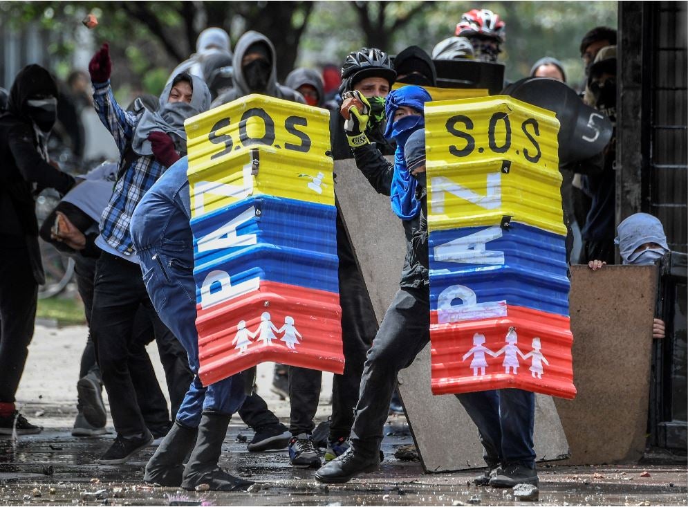 Protestas estudiantiles en las que aparecen encapuchados