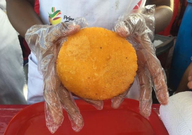 Arepa de huevo de la Costa Caribe colombiana.