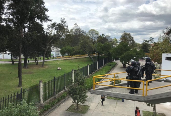 Disturbios entre encapuchados y el Esmad en la Universidad Nacional
