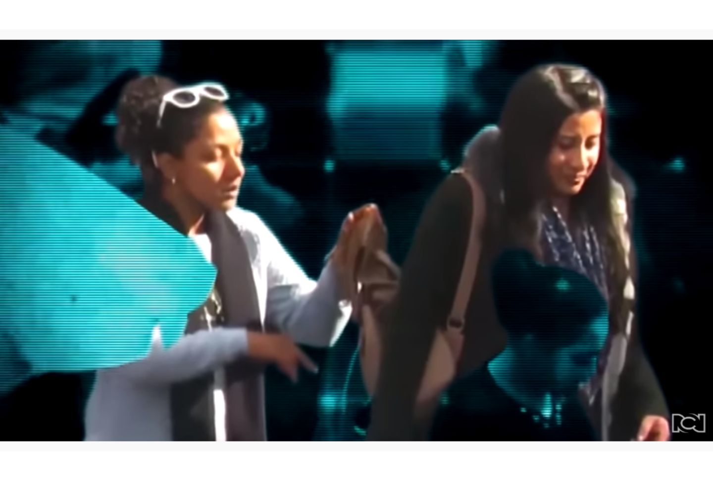 En tan solo ocho minutos lograban esculcar a más de diez visitantes del centro.