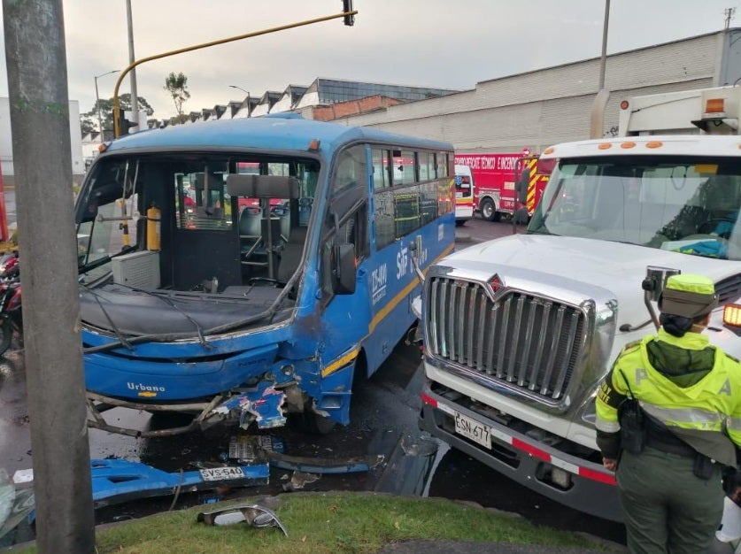 Choque entre SITP y recolector de basura
