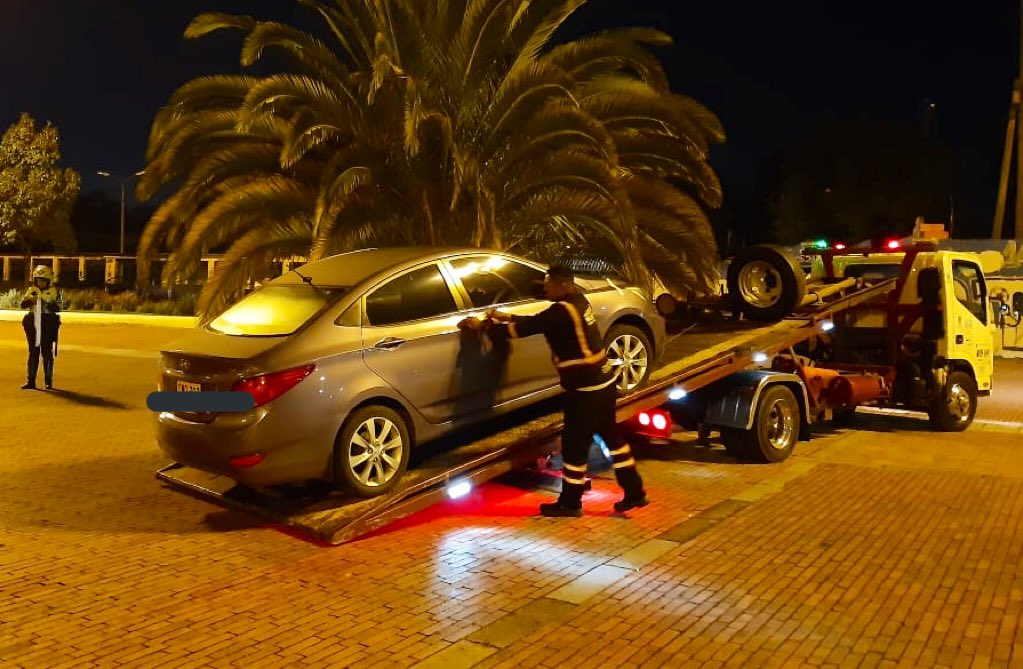 Vehículos inmovilizados en el Movistar Arena, en Bogotá