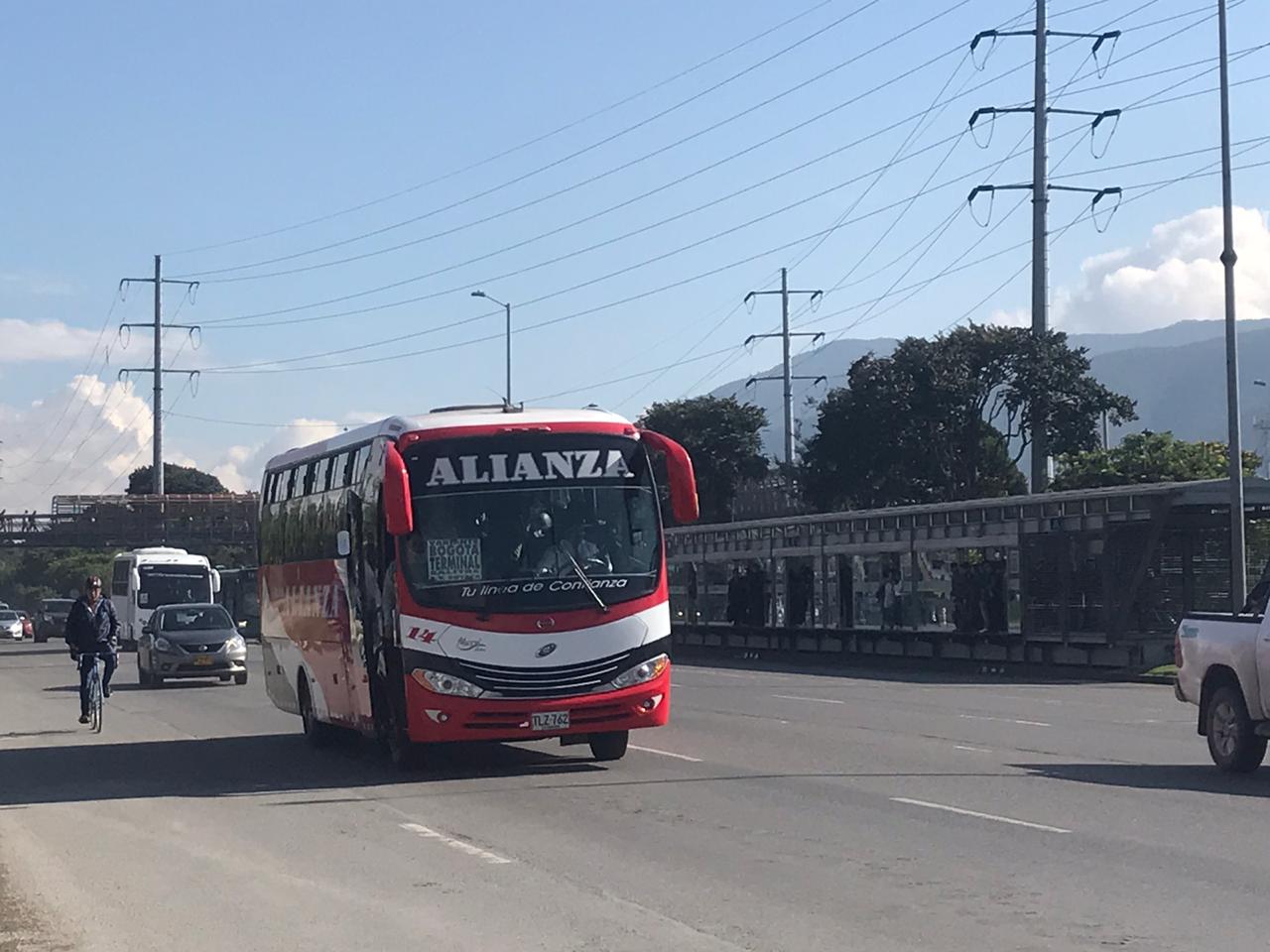 Transporte por la Autopista Norte, en Bogotá.