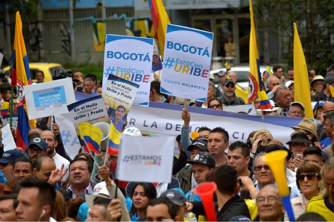 Manifestación en le Parque Nacional en favor de Álvaro Uribe