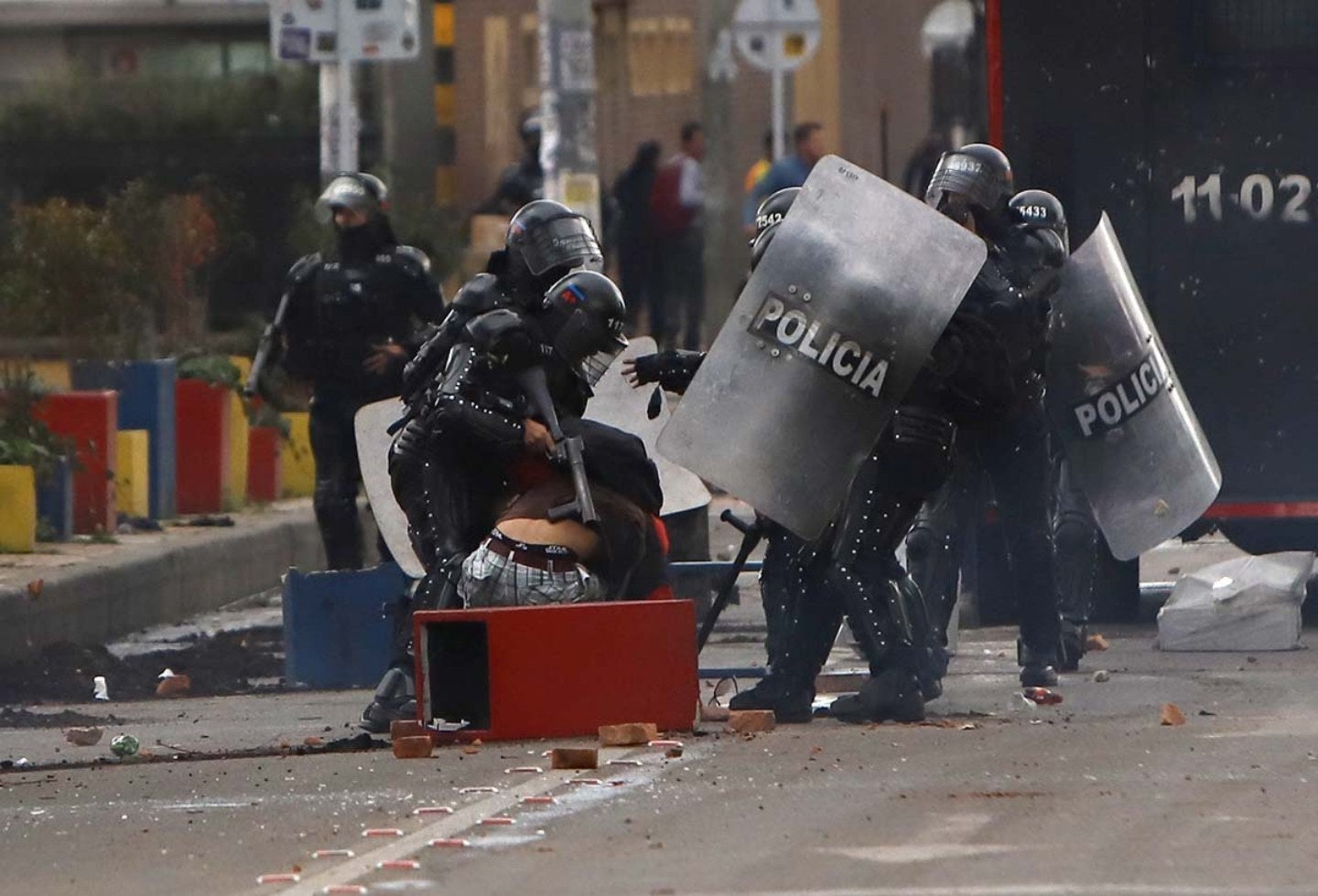 Así se escapó un temerario manifestante Esmad