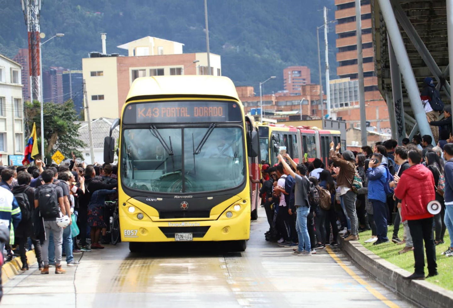 Paro nacional - Bloqueos en la Calle frente a la Universidad Nacional