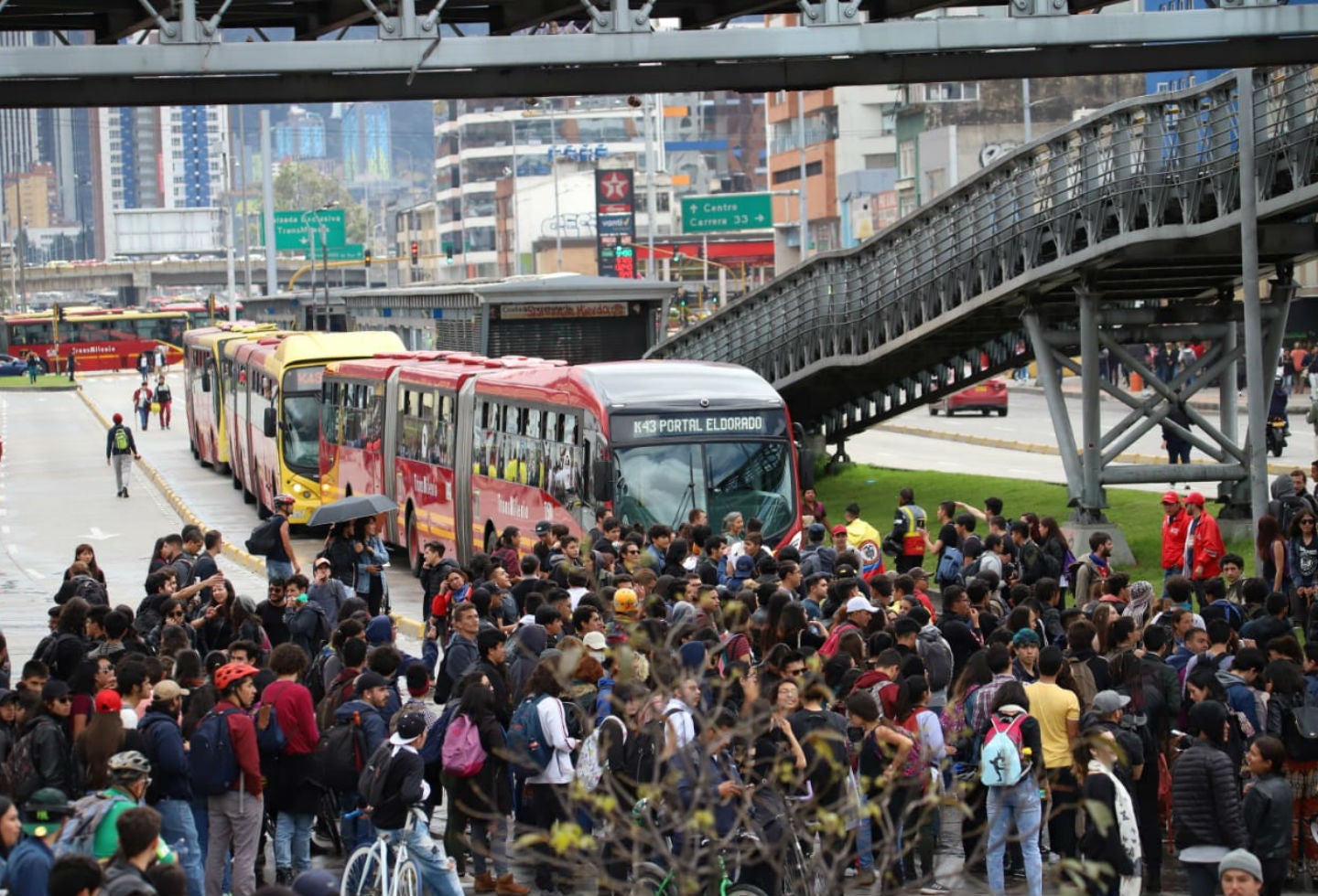 Paro nacional - Bloqueos en la Calle frente a la Universidad Nacional