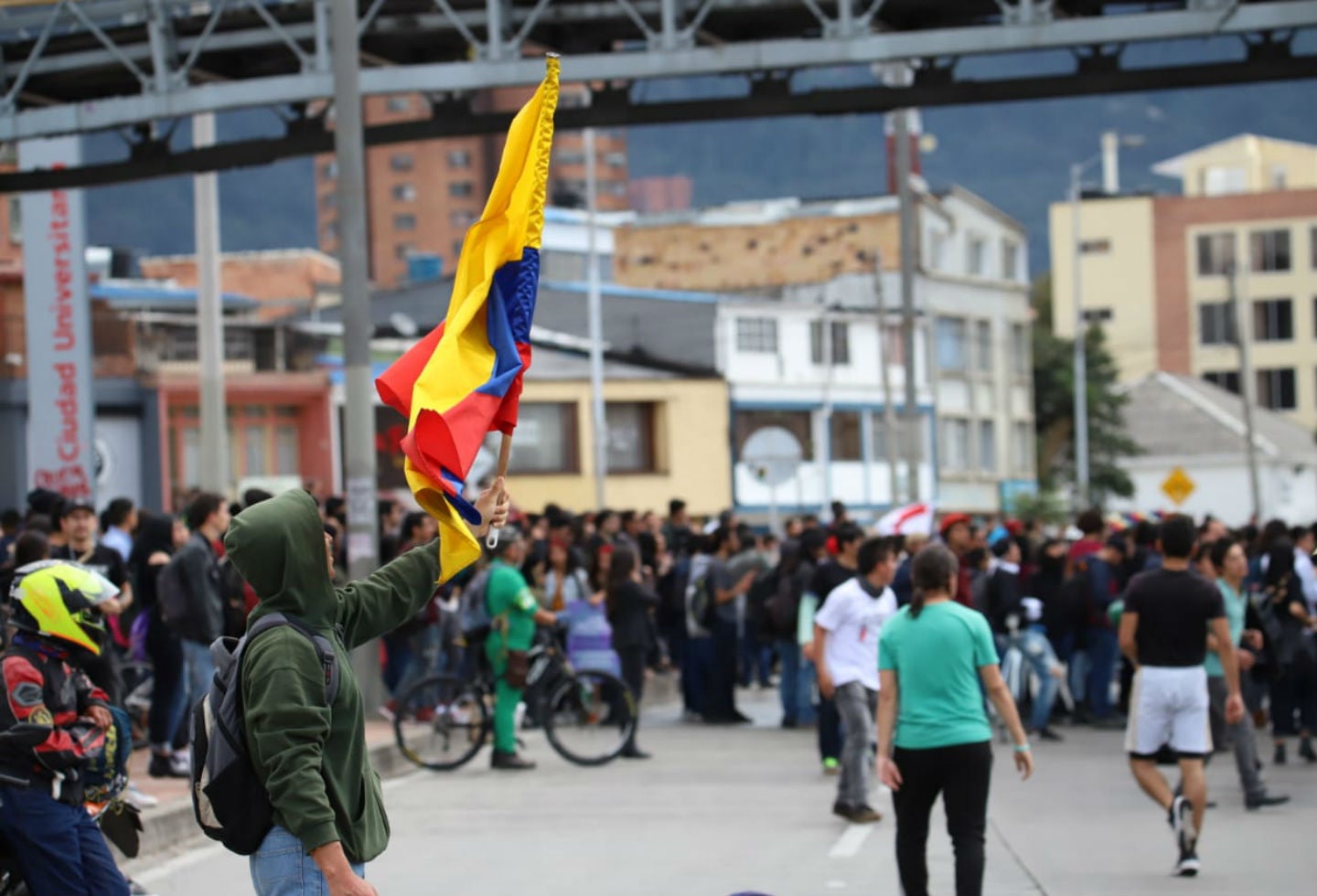 Paro nacional - Bloqueos en la Calle frente a la Universidad Nacional