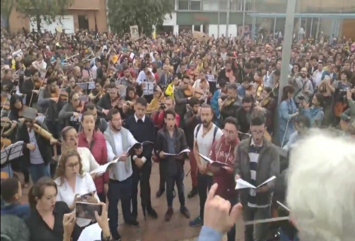 Cacerolazo simbólico