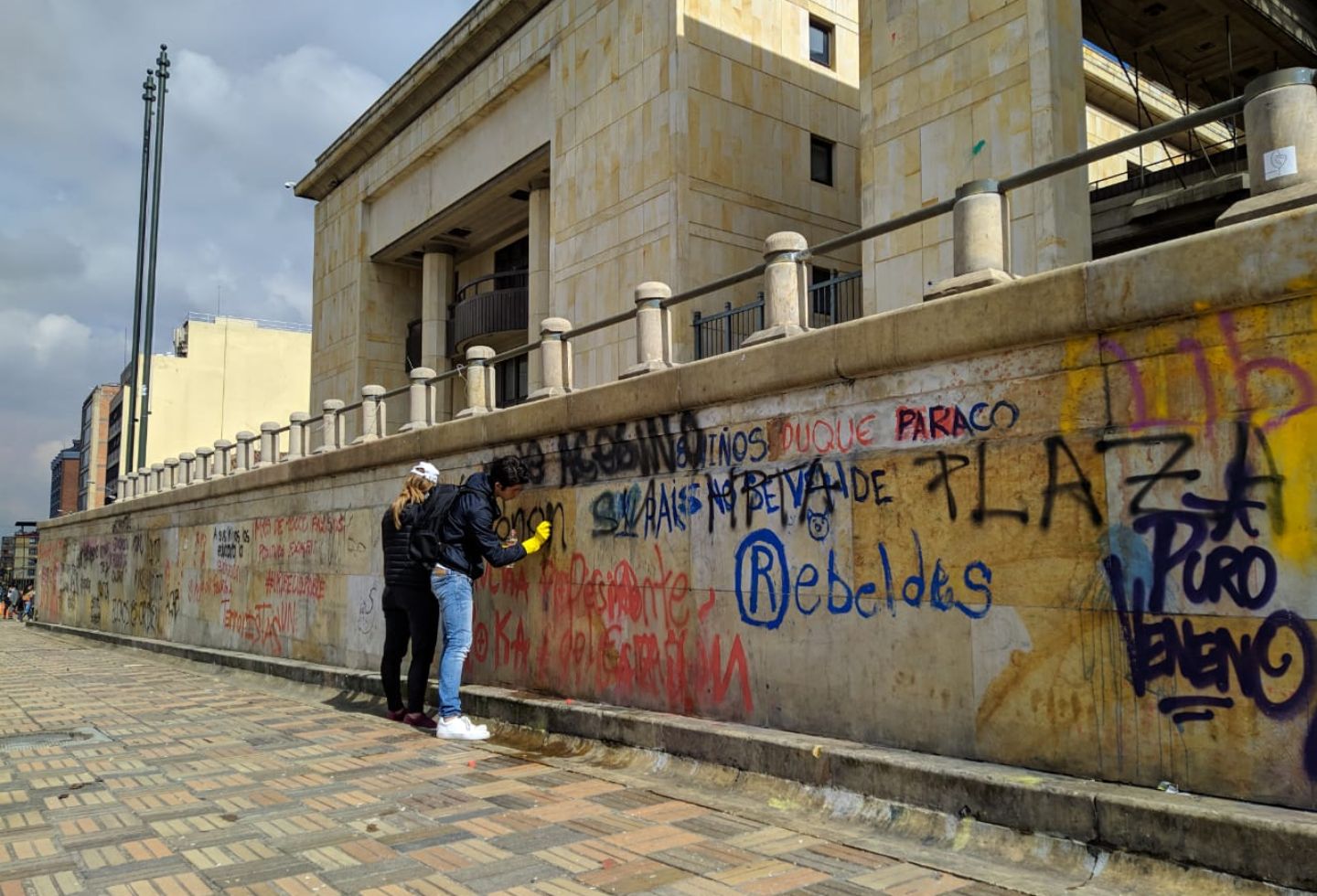Los incidentes entre manifestantes y antidisturbios se produjeron en la Plaza de Bolívar.
