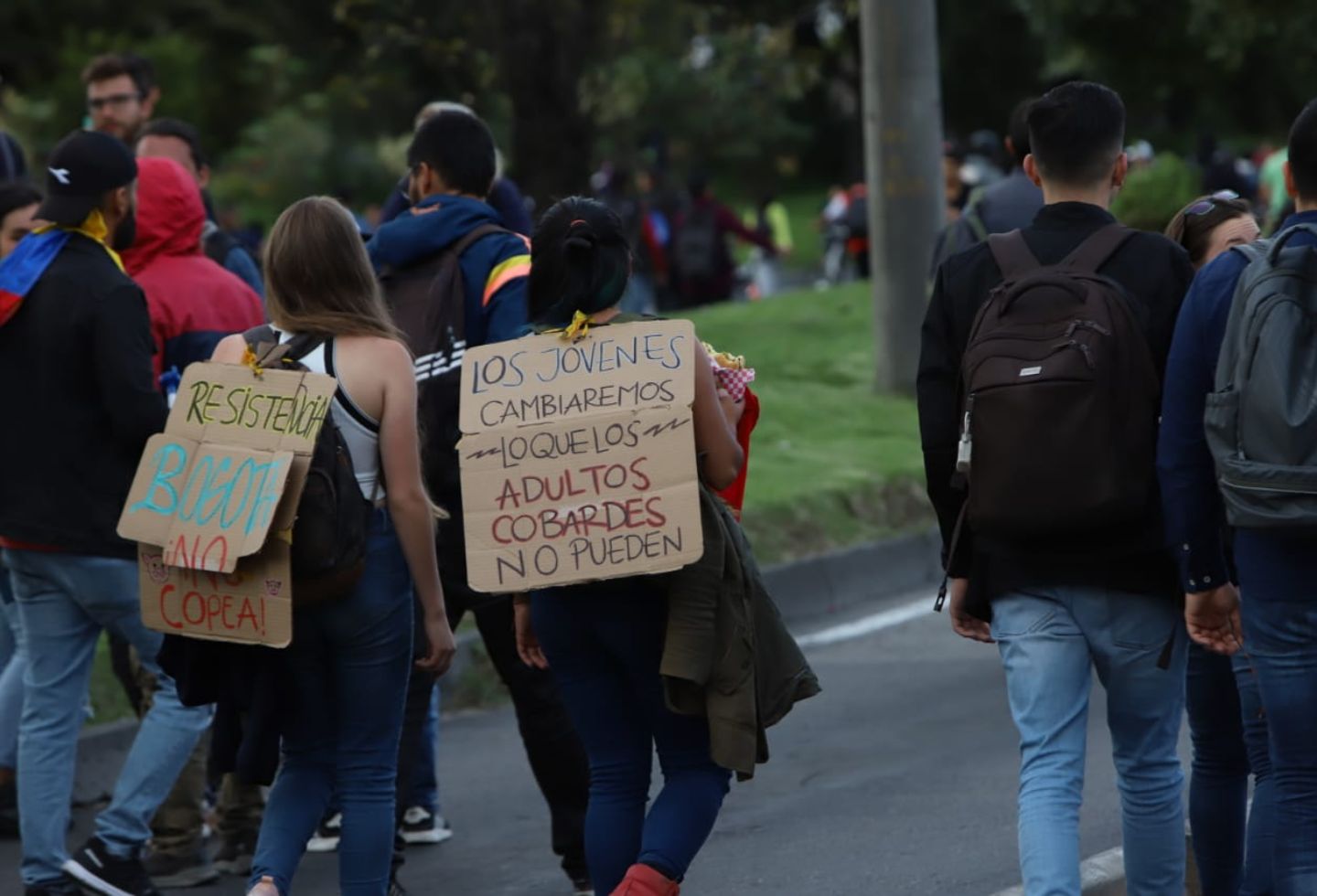 Cientos de jóvenes se lanzaron a las calles a protestar.