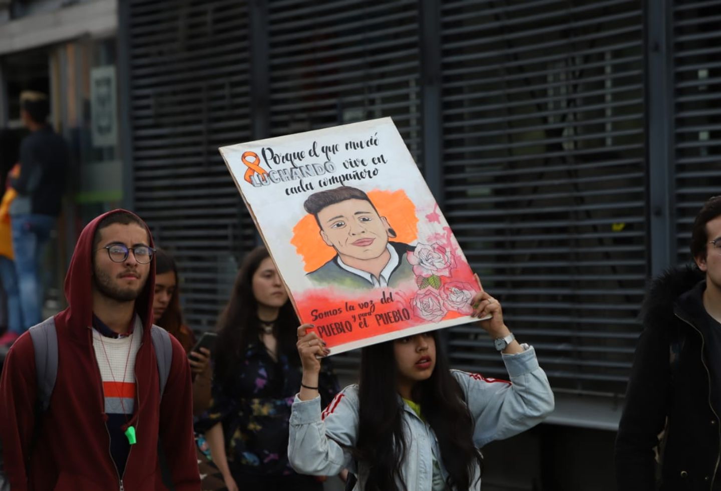 La idea es que cientos de ciudadanos levanten sus voces junto a los artistas.